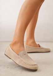 Jasnobeżowe Mokasyny VICES ze Skórzaną Wkładką i Metalową Ozdobą Aquilin. Brązowe mokasyny damskie Born2be, z materiału. Za 89.99 zł.