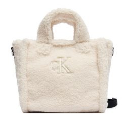 Torebka Calvin Klein Jeans. Brązowe torebki klasyczne damskie Calvin Klein Jeans, bez wzorów, z jeansu, bez dodatków. Za 209.99 zł.