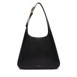 Torebka Calvin Klein. Czarne torebki klasyczne damskie CALVIN KLEIN, bez wzorów, bez dodatków. Za 649.99 zł.