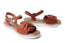 Artiker Relaks 58C3195 Brązowy, sandały damskie. Brązowe sandały damskie Artiker Relaks, bez wzorów, ze skóry, bez obcasa, na koturnie. Za 239.90 zł.