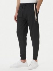 BOSS Spodnie dresowe Authentic 50554784 Czarny Regular Fit. Czarne spodnie dresowe męskie Boss, bez wzorów, z bawełny. Za 379.99 zł.