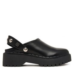 Klapki Guess. Czarne klapki damskie Guess, z aplikacjami, bez obcasa. Za 584.99 zł.