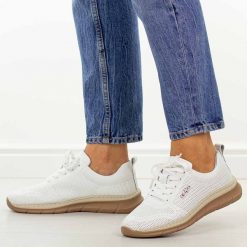 Białe skórzane półbuty damskie Filippo Dp7573/26. Białe półbuty damskie Filippo, bez wzorów, z jeansu, casualowe, z okrągłym noskiem, bez obcasa, na płaskiej podeszwie. Za 239.00 zł.