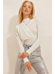 Trendyol Bluzka w kolorze białym rozmiar: M. Białe bluzki damskie Trendyol, m, bez wzorów, bez kołnierzyka, bez ramiączek. Za 61.17 zł.