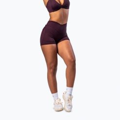 Spodenki treningowe damskie NEBBIA Strong Beauty. Czerwone spodenki sportowe damskie Nebbia, l, z elastanu, na fitness i siłownię. Za 243.15 zł.