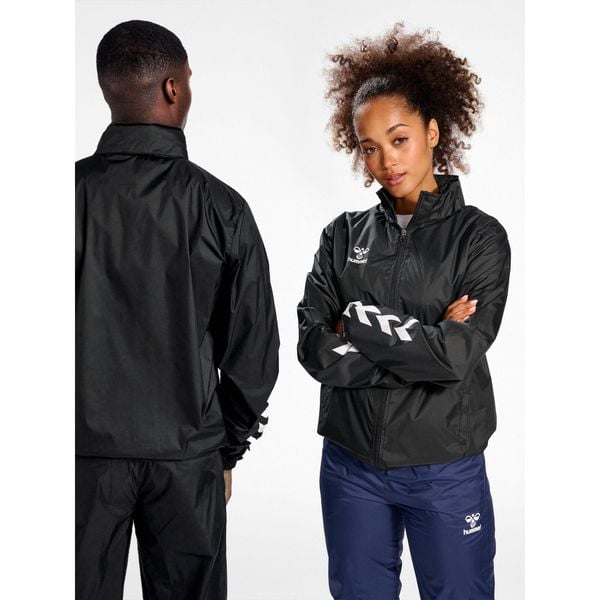 Kurtka ortalionowa piłkarska dla dorosłych Hummel Core XK Spray Jacket. Czarne kurtki damskie HUMMEL, xl, bez wzorów, bez kaptura. Za 168.00 zł.