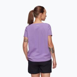Koszulka damska Mammut Seon Playground. Fioletowe bluzki damskie Mammut, bez wzorów, sportowe, bez kołnierzyka, bez ramiączek. Za 189.99 zł.
