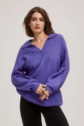 Sweter z dekoltem w serek fioletowy. Fioletowe swetry klasyczne damskie MOODO, l, z elastanu, bez kołnierzyka. W wyprzedaży za 55.99 zł.