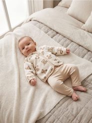 Komplet niemowlęcy: rozpinana bluza polarowa z motywem misiów i legginsy - kremowy. Białe bluzy i bluzki niemowlęce Sinsay, bez wzorów, z polaru, bez ramiączek, bez kaptura. Za 32.99 zł.