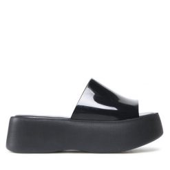 Klapki Melissa. Czarne klapki damskie Melissa, bez wzorów, bez obcasa. Za 339.99 zł.