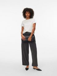 Vero Moda Koszulka w kolorze białym rozmiar: M. Białe bluzki damskie Vero Moda, m, bez wzorów, z bawełny, bez kołnierzyka. Za 75.95 zł.