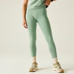 Damskie legginsy turystyczne Power. Zielone legginsy sportowe damskie Dare 2b, bez wzorów, z tkaniny, na fitness i siłownię. Za 299.99 zł.