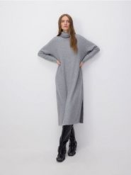 Dzianinowa sukienka - jasnoszary. Szare sukienki damskie Reserved, na co dzień, l, bez wzorów, z dzianiny, bez kołnierzyka, bez ramiączek, proste. W wyprzedaży za 89.99 zł.