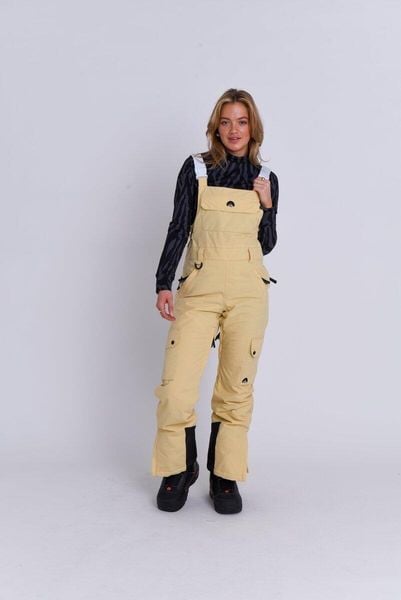 Spodnie ogrodniczki Yeh Girl - Piaskowe. Brązowe spodnie materiałowe damskie OOSC, bez wzorów, z materiału, retro. Za 1,078.99 zł.