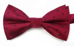 Bordowa Męska Mucha - VERNON - w Czarne Kwadraciki. Czerwone krawaty i muchy męskie Vernon, bez wzorów, eleganckie. Za 29.00 zł.