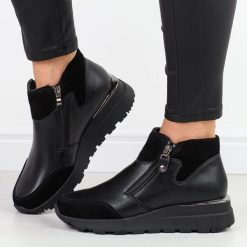 Czarne skórzane botki damskie Filippo dbt6348/24. Czarne botki damskie Filippo, na jesień, z polaru, eleganckie, z okrągłym noskiem, bez obcasa, bez zapięcia. W wyprzedaży za 257.14 zł.