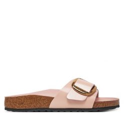 Klapki Birkenstock. Czerwone klapki damskie Birkenstock, bez wzorów, bez obcasa. Za 499.99 zł.