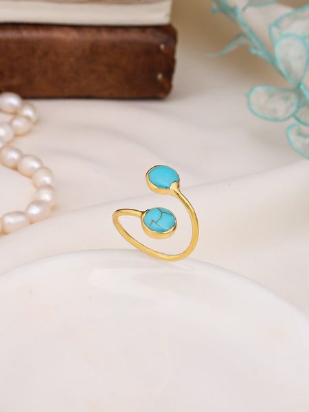 L'Atelier de Gaia Pozłacany pierścionek z turkusem rozmiar: onesize. Niebieskie pierścionki damskie L'Atelier de Gaia, z turkusem, pozłacane. Za 91.34 zł.