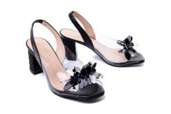 BRENDA ZARO 4303A czarne, sandały damskie. Czarne sandały damskie Brenda Zaro, bez wzorów, z gumy, bez obcasa, na obcasie. Za 359.94 zł.