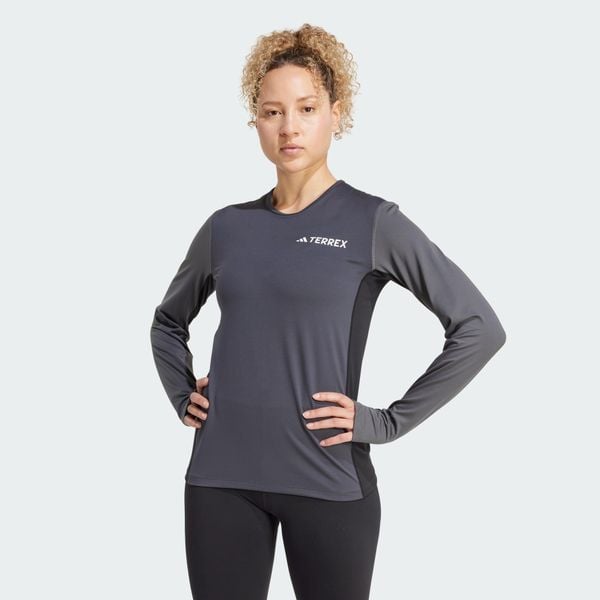 Koszulka z długim rękawem Multi Synthetic Base Layer. Szare bluzki damskie Adidas, s, bez wzorów, sportowe, bez kołnierzyka, bez ramiączek. W wyprzedaży za 175.20 zł.
