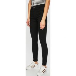 Levi's - Jeansy 720. Czarne jeansy damskie Levi's, z podwyższonym stanem. W wyprzedaży za 259.90 zł.