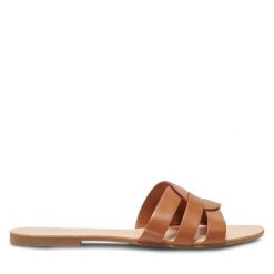 Klapki ONLY Shoes. Brązowe klapki damskie ONLY Shoes, bez wzorów, bez obcasa. Za 79.99 zł.