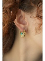 L'Atelier de Gaia Pozłacane kolczyki z turkusami rozmiar: onesize. Żółte kolczyki damskie L'Atelier de Gaia, z turkusem, pozłacane. Za 43.99 zł.