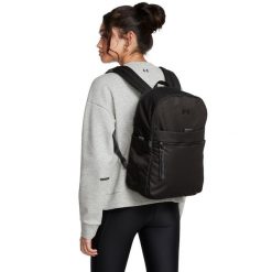 Plecak damski Under Armour Studio. Czarne plecaki damskie Under Armour, bez wzorów, z materiału. Za 288.20 zł.