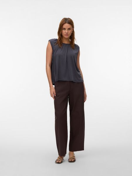 Vero Moda Bluzka w kolorze antracytowym rozmiar: M. Czarne bluzki damskie Vero Moda, m, bez wzorów, bez kołnierzyka, bez ramiączek. Za 65.54 zł.