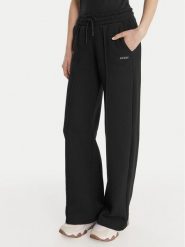Guess Spodnie dresowe V6RB17 K9V31 Czarny Regular Fit. Czarne spodnie dresowe damskie Guess, s, z aplikacjami, z bawełny. Za 349.99 zł.