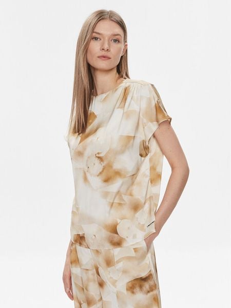 Calvin Klein Bluzka K20K206888 Beżowy Regular Fit. Brązowe bluzki damskie CALVIN KLEIN, bez wzorów, z syntetyku, bez kołnierzyka, bez ramiączek. Za 249.99 zł.