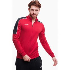 Bluza męska Nike Academy TRK JKT KP FP JB. Czerwone bluzy bez kaptura męskie Nike, bez wzorów, sportowe, bez kołnierzyka, bez ramiączek. Za 110.00 zł.
