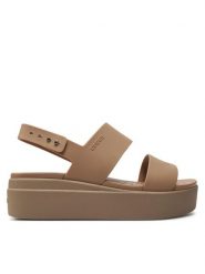Crocs Sandały Brooklyn Low Wedge W 206453 Beżowy. Brązowe sandały damskie Crocs, bez wzorów, z tworzywa sztucznego, bez obcasa, na płaskiej podeszwie. Za 169.99 zł.