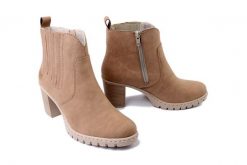 RIEKER Y2571-20 brown, botki damskie. Brązowe botki damskie Rieker, bez obcasa, na obcasie, bez zapięcia. Za 349.90 zł.