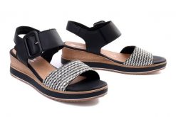 RIEKER REMONTE D6453-01 black combination, sandały damskie. Czarne sandały damskie Rieker Remonte, bez wzorów, bez obcasa, na koturnie. Za 279.92 zł.