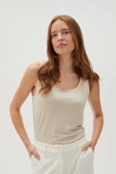 Gładki top beżowy. Brązowe topy damskie MOODO, l, bez wzorów, z elastanu, bez kołnierzyka. Za 44.99 zł.