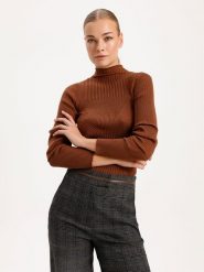 BGN Sweter w kolorze brązowym rozmiar: 38. Brązowe golfy damskie BGN, bez wzorów, bez ramiączek. Za 83.42 zł.