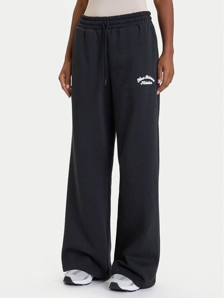 New Balance Spodnie dresowe WP53902 Czarny Relaxed Fit. Czarne spodnie dresowe damskie New Balance, m, bez wzorów, z bawełny. Za 209.99 zł.