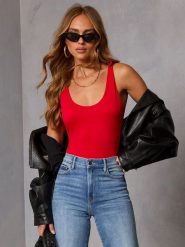 Milan Kiss Top w kolorze czerwonym rozmiar: M. Czerwone topy damskie Milan Kiss, m, bez wzorów, bez kołnierzyka. Za 120.95 zł.