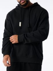 Bluza z kapturem - czarny. Czarne bluzy z kapturem męskie Sinsay, l, z bawełny. Za 39.99 zł.
