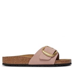 Klapki Birkenstock. Czerwone klapki damskie Birkenstock, bez wzorów, bez obcasa. Za 539.99 zł.