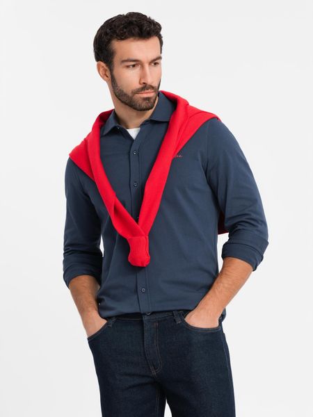 Koszula męska bawełniana REGULAR z dzianiny single jersey - granatowa V2. Niebieskie koszule męskie Ombre Clothing, m, bez wzorów, z bawełny, bez kołnierzyka, bez ramiączek. W wyprzedaży za 79.99 zł.