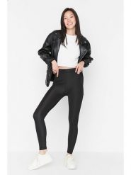 Trendyol Legginsy w kolorze czarnym rozmiar: XL. Czarne legginsy damskie Trendyol, xl, bez wzorów, z materiału. Za 52.17 zł.