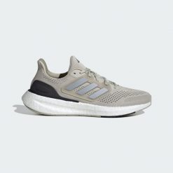 Buty Pureboost 23. Czarne obuwie do biegania damskie Adidas. Za 649.00 zł.