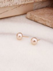 Pierres delicates Pozłacane kolczyki-wkrętki z perłami rozmiar: onesize. Brązowe kolczyki damskie Pierres delicates, z perłą, pozłacane. Za 30.99 zł.