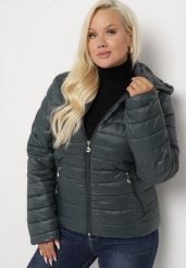 Ciemnozielona Pikowana Kurtka z Odpinanym Kapturem Nevettoria. Zielone kurtki damskie Born2be, xl, bez wzorów, z materiału. Za 119.99 zł.