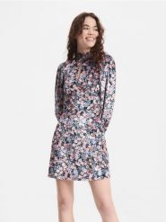 Wzorzysta sukienka - pastelowy róż. Czerwone sukienki damskie Reserved, l, bez wzorów, z tkaniny, bez kołnierzyka, bez ramiączek. W wyprzedaży za 39.99 zł.