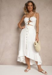 Biała Spódnica z Przedłużonym Tyłem Zdobiona Falbanami i Guzikami Maleira. Białe spódniczki damskie Renee, l, z aplikacjami, boho, midi, asymetryczne. Za 49.99 zł.
