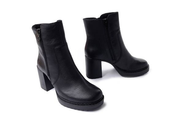 RIEKER Y4155-01 black, botki damskie. Czarne botki damskie Rieker, na zimę, z wełny, bez obcasa, na obcasie, bez zapięcia. Za 373.71 zł.