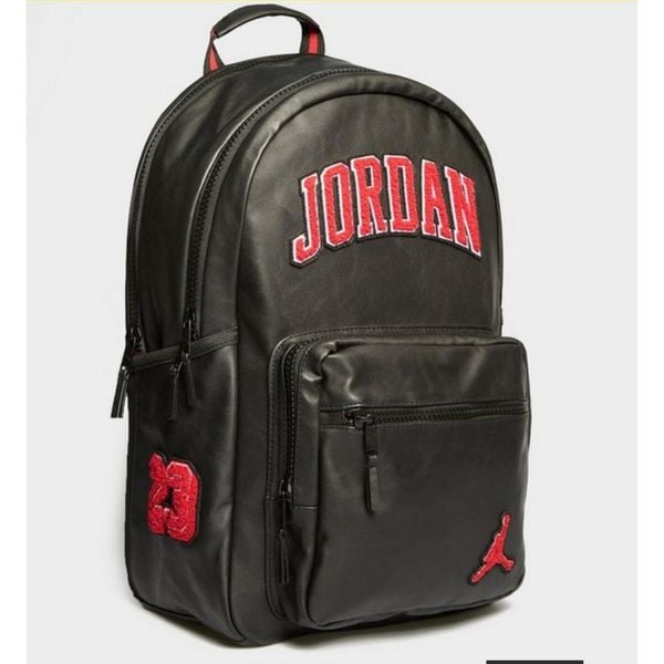 Plecak szkolny na trening JORDAN BOROUGH VARSITY BACKPAC - MA9004-023. Czarne plecaki damskie Jordan, bez wzorów. Za 435.85 zł.